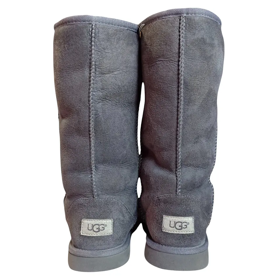 Botas UGG Modelo Classic Tall Gris - Talla 36.5 / 37 4