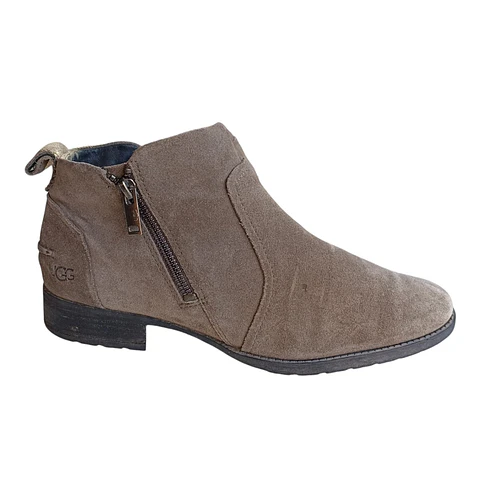 Botín UGG Cuero Gamuza Modelo Auero Waterproof Talla 39.5