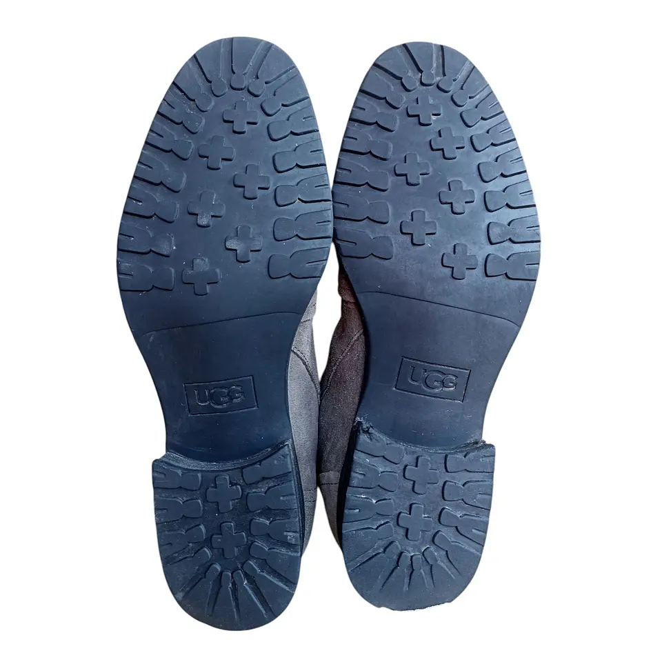 Botín UGG Cuero Gamuza Modelo Auero Waterproof Talla 39.5 7