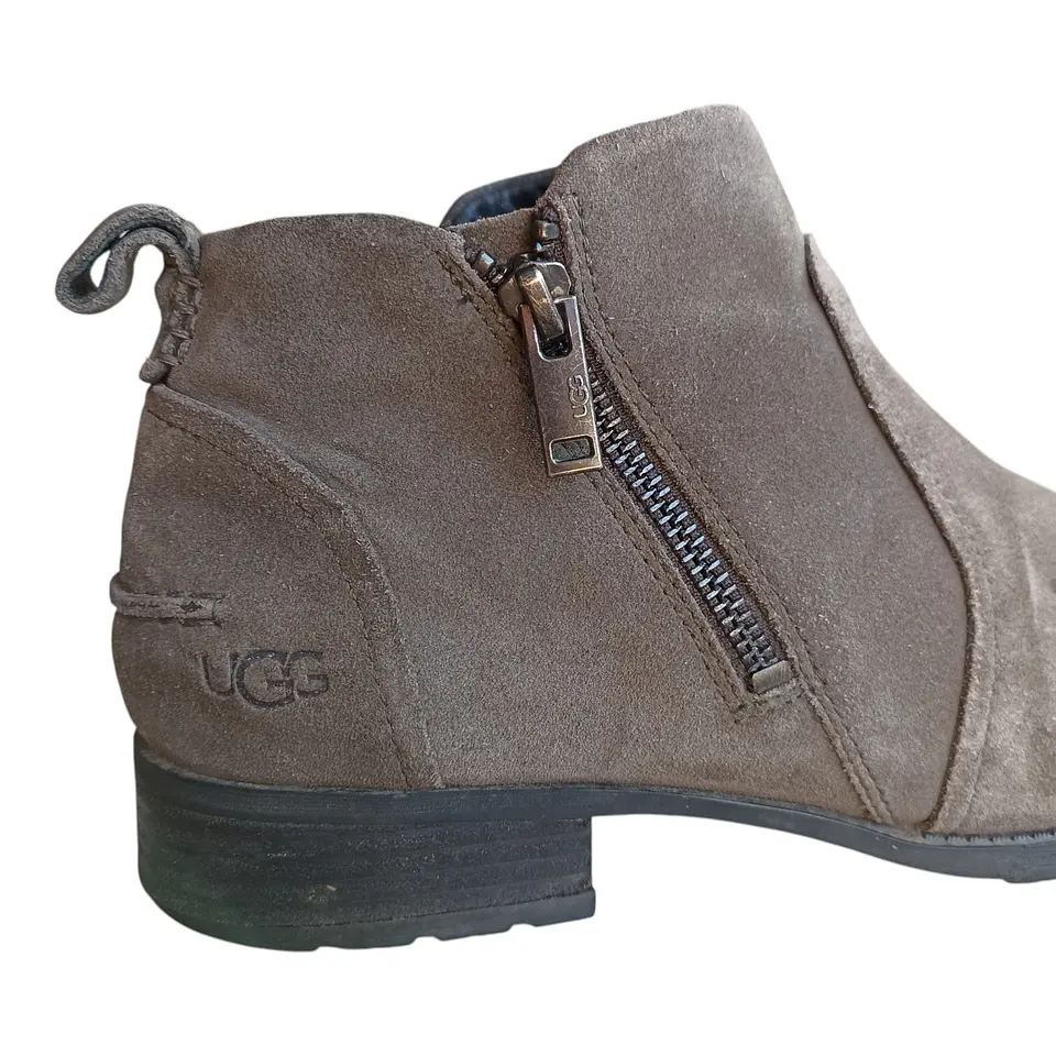 Botín UGG Cuero Gamuza Modelo Auero Waterproof Talla 39.5 8