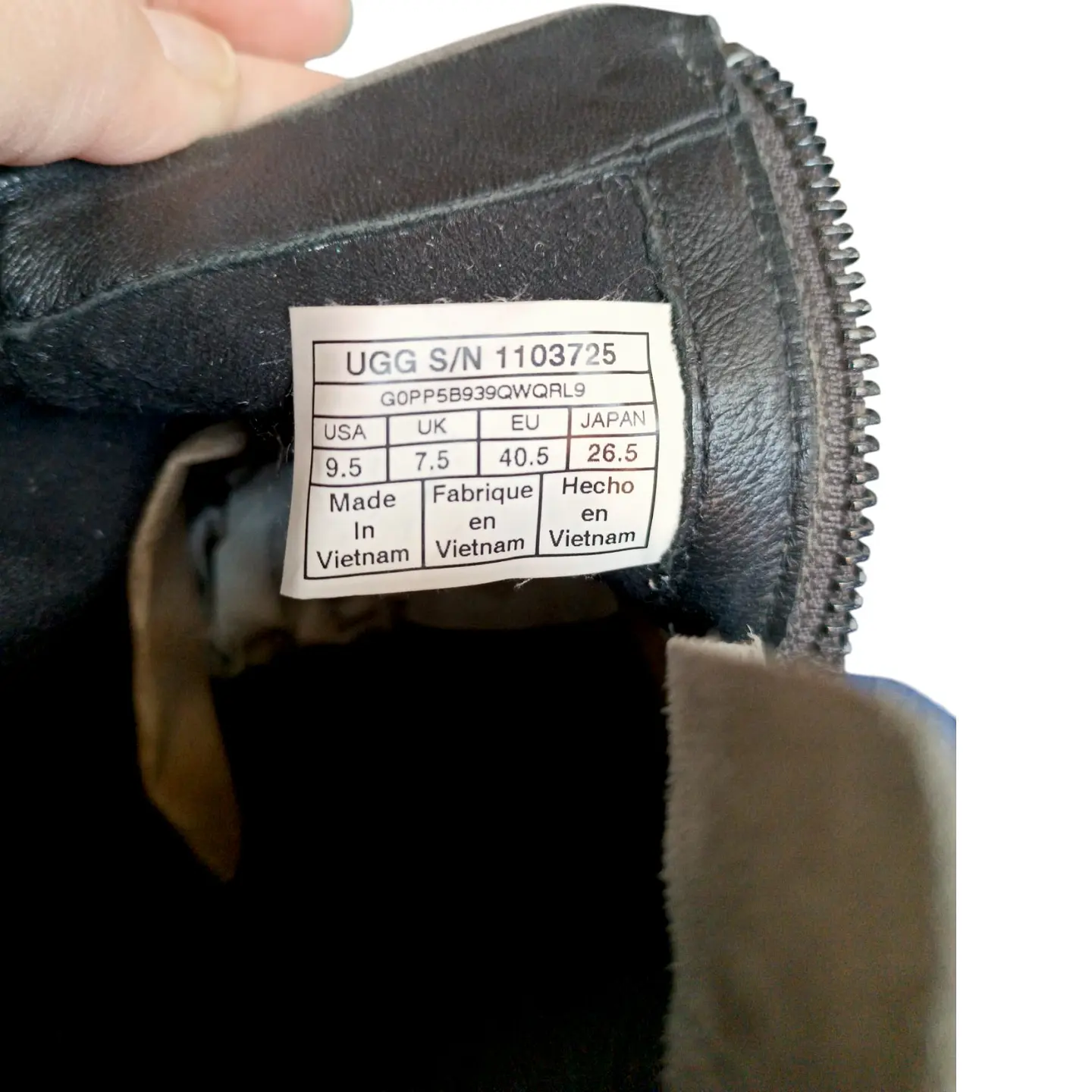 Botín UGG Cuero Gamuza Modelo Auero Waterproof Talla 39.5 9