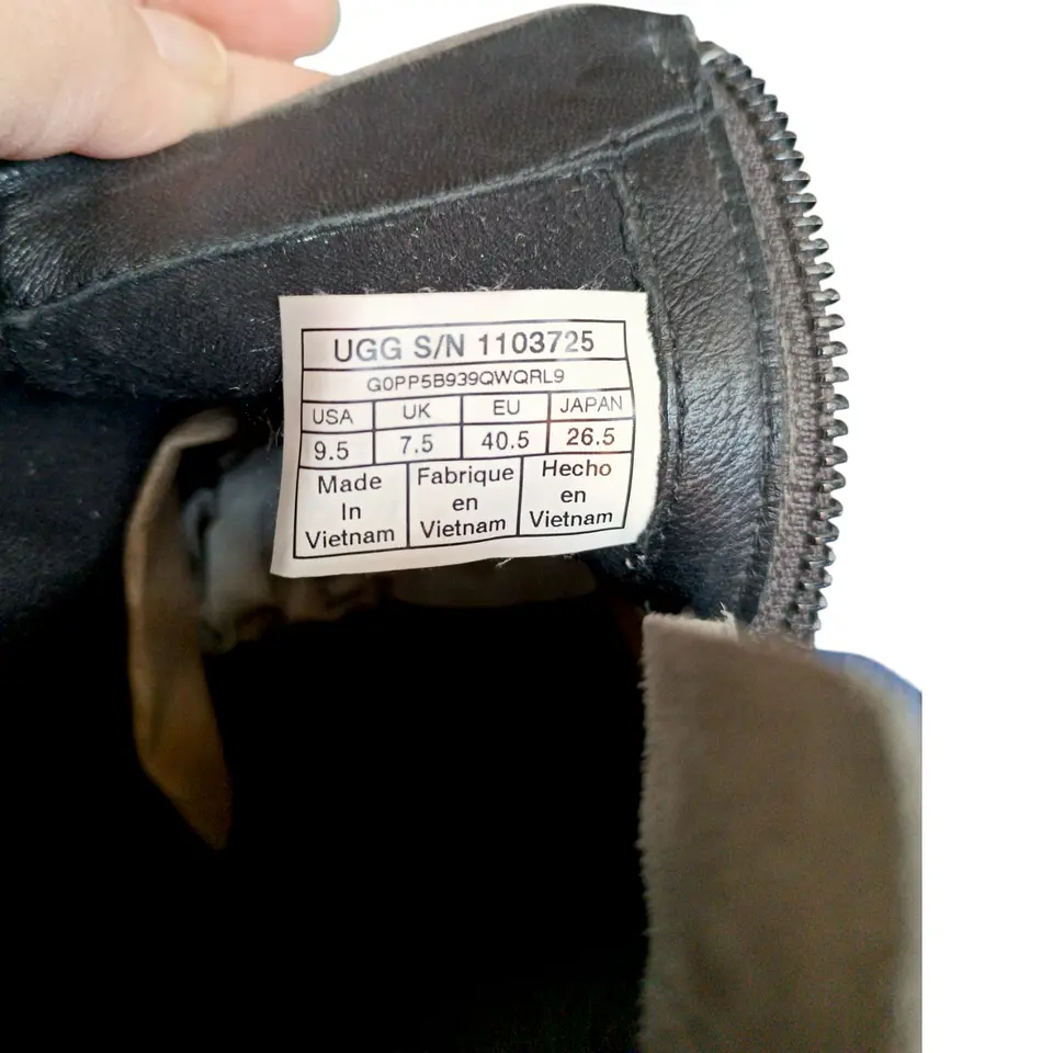 Botín UGG Cuero Gamuza Modelo Auero Waterproof Talla 39.5 9