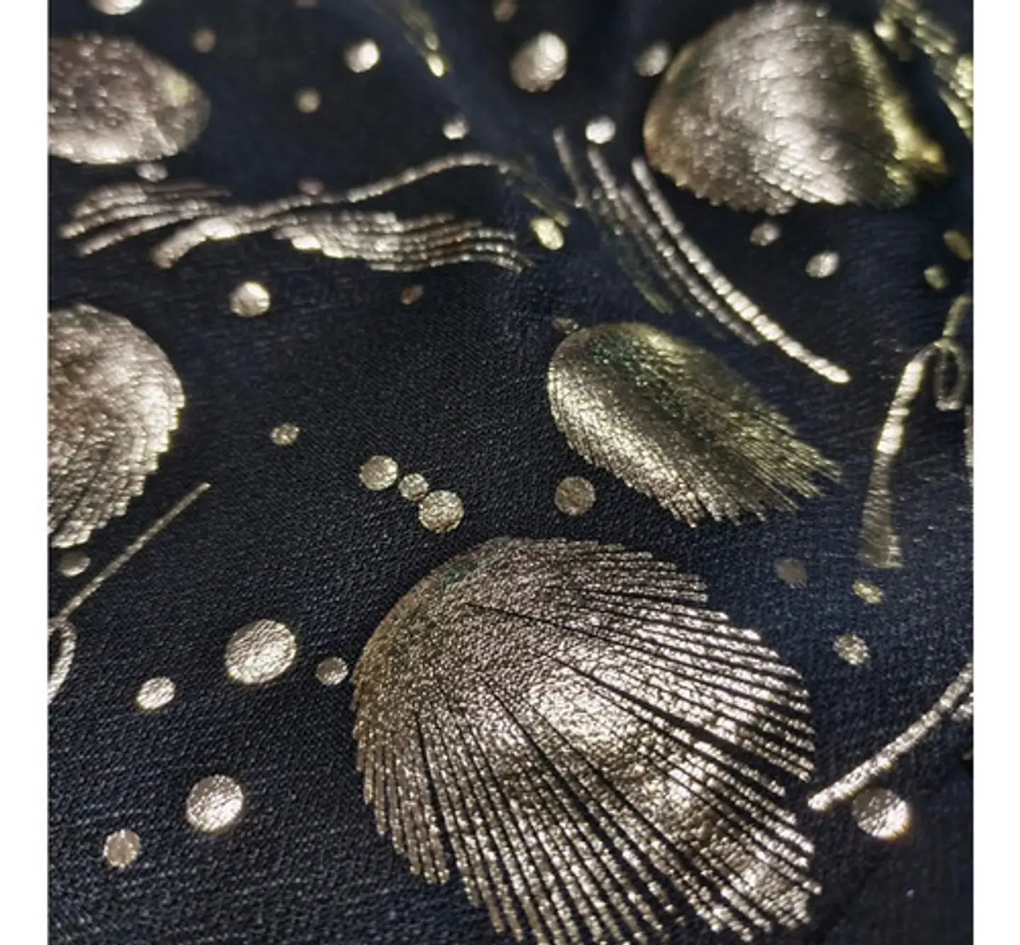 Tela Lycra Con Diseño Foil Dorado - Retazo De 1.3 Mt X 1.5mt 3