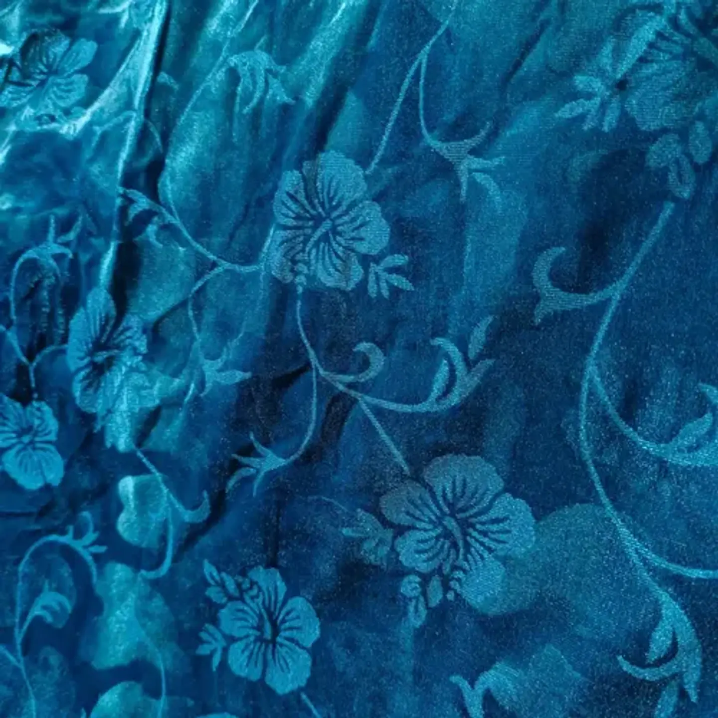Tela Lycra Aterciopelada Turquesa Diseño Floral - Corte 2 Mt 1