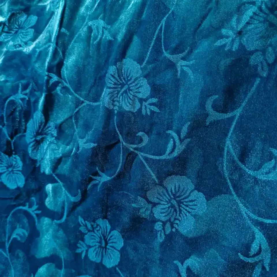 Tela Lycra Aterciopelada Turquesa Diseño Floral - Corte 2 Mt 1