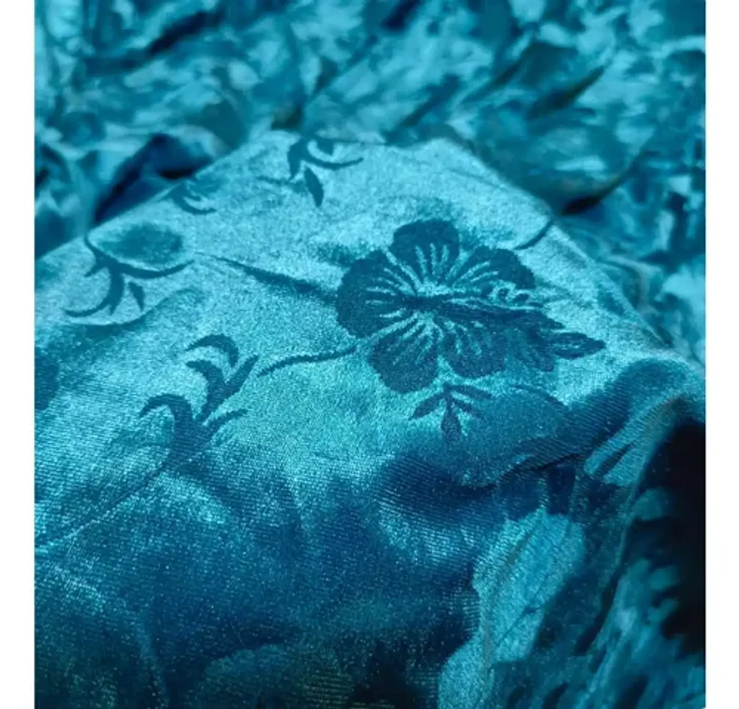 Tela Lycra Aterciopelada Turquesa Diseño Floral - Corte 2 Mt 3
