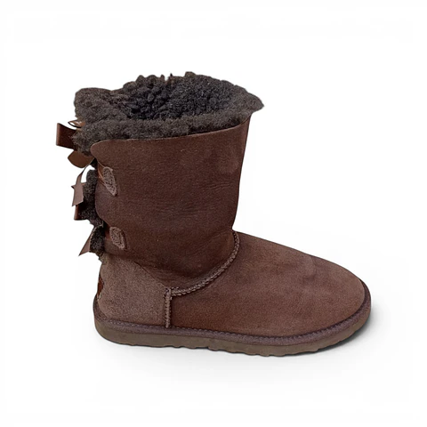 Bota Ugg Bailey Bow Chocolate Cuero y Lana de Oveja - Talla 36