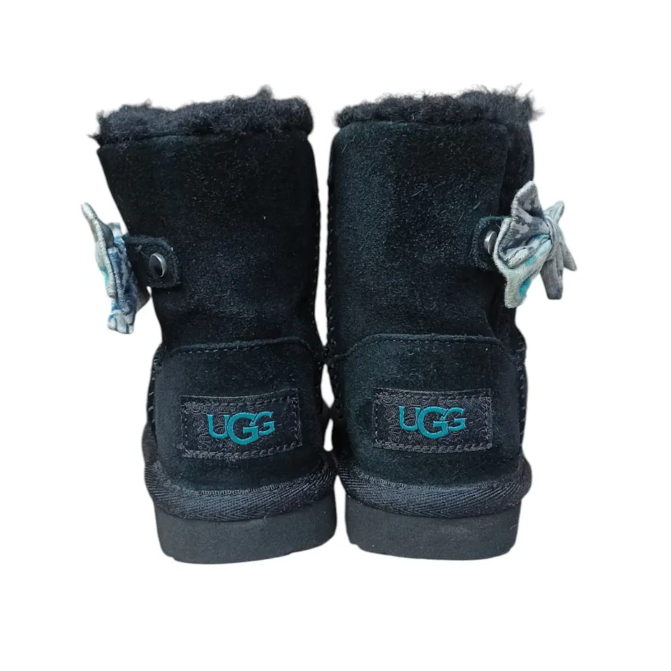 Botas UGG Kenzie Tie Dye Bow Para Niñas Pequeñas Talla 22 5