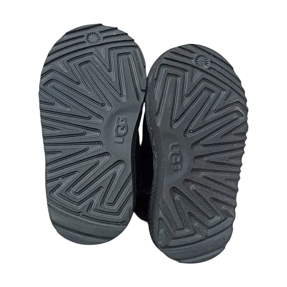 Botas UGG Kenzie Tie Dye Bow Para Niñas Pequeñas Talla 22 8