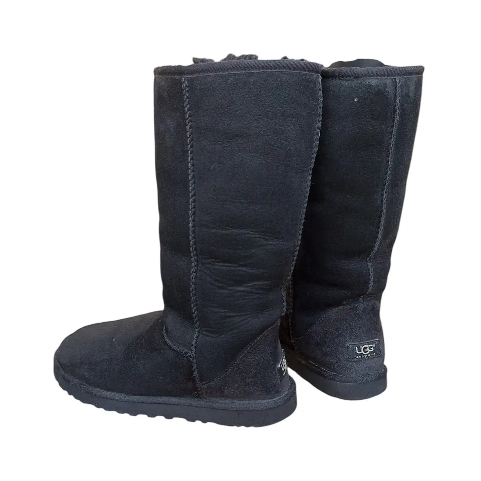 Botas UGG Classic Tall Sheepskin Negra - Talla 38 5