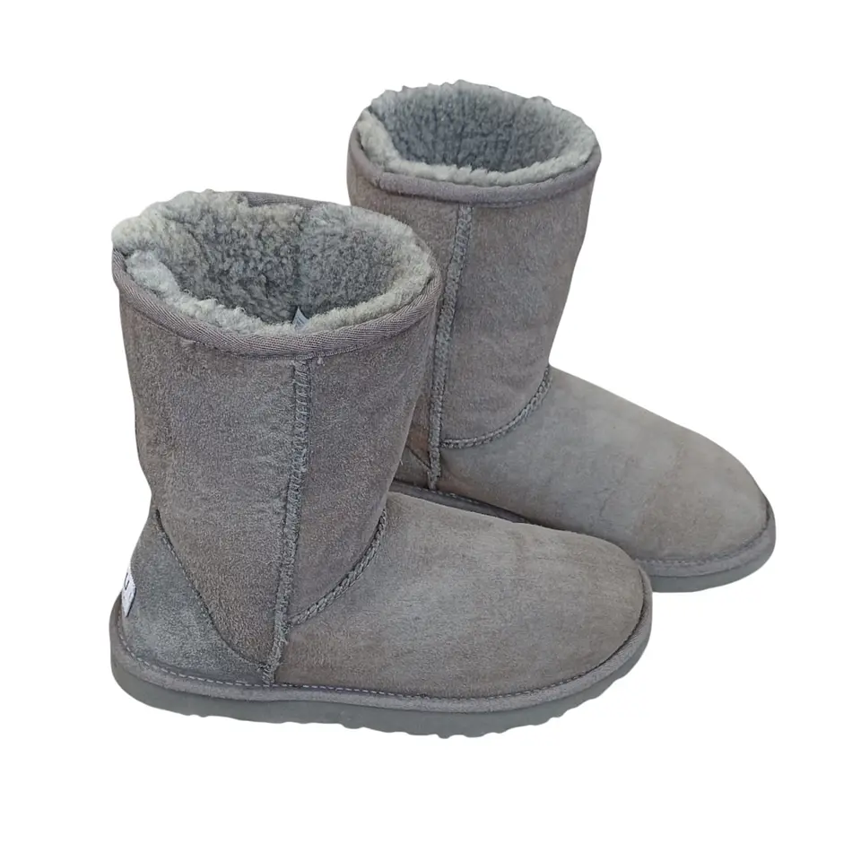 Bota Marca UGG Classic Short Gris - Talla 38 5