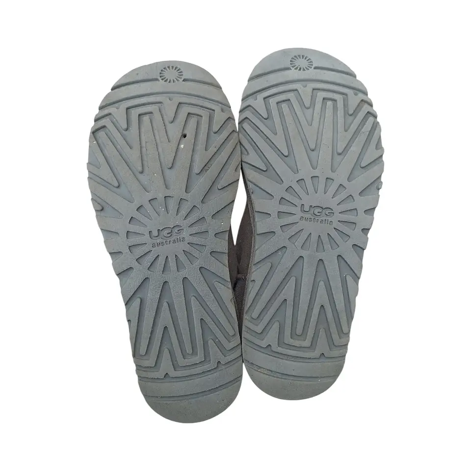 Bota Marca UGG Classic Short Gris - Talla 38 9