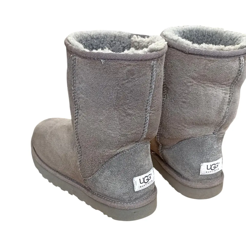 Bota Marca UGG Classic Short Gris - Talla 38 6