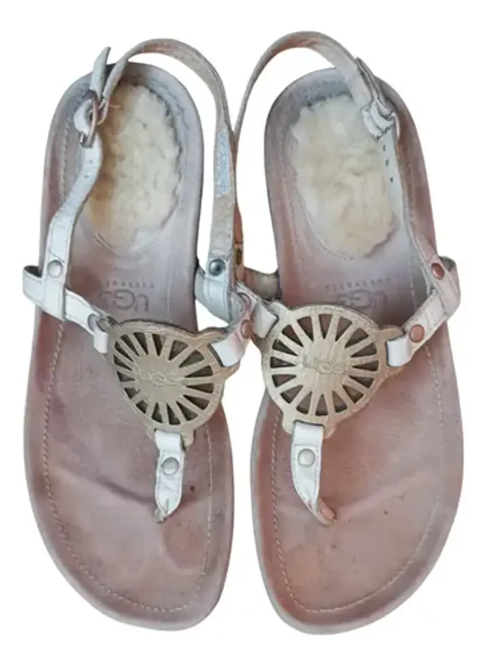 Sandalias Planas Ugg Modelo Ayden Medalla Dorada - Talla 36 2
