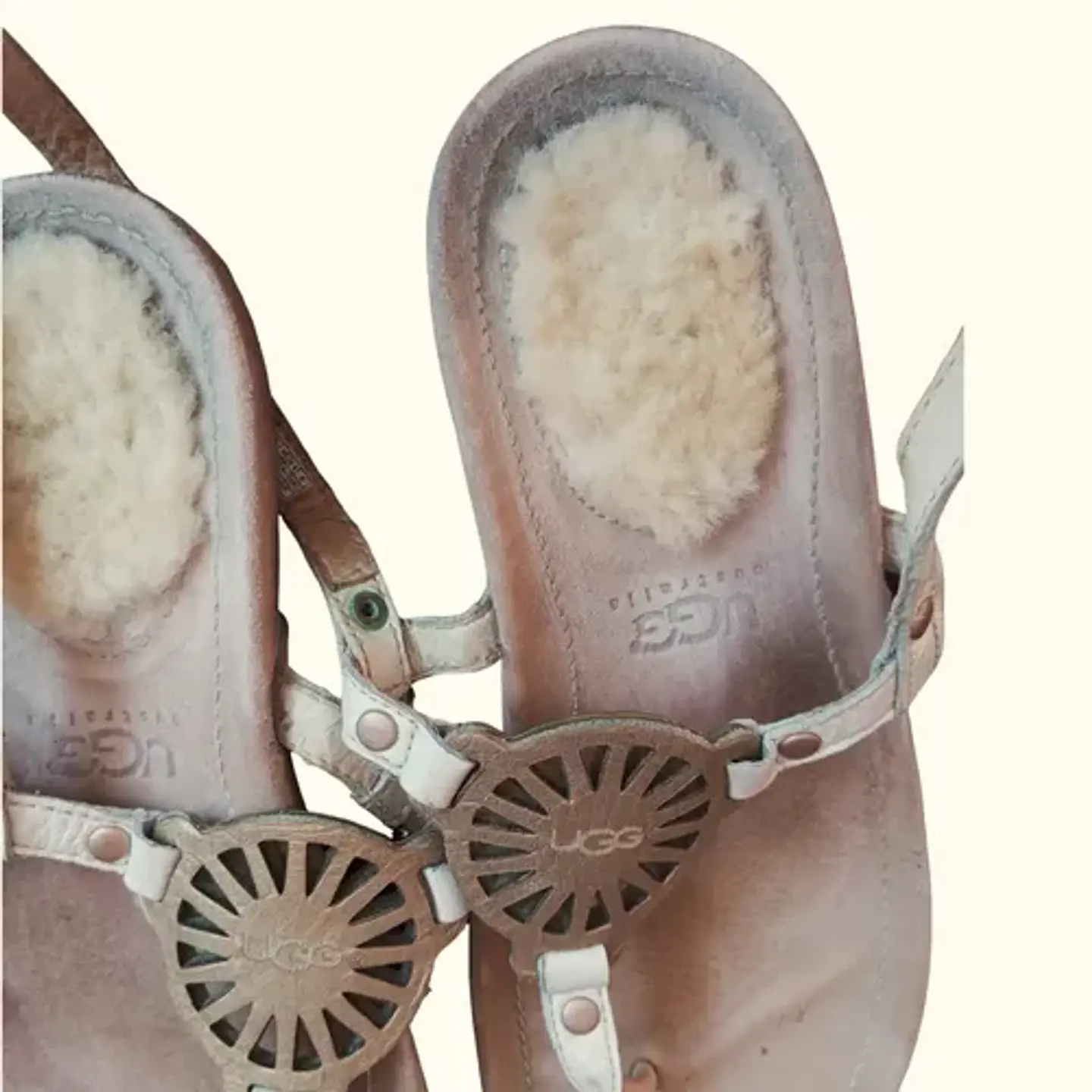 Sandalias Planas Ugg Modelo Ayden Medalla Dorada - Talla 36 6