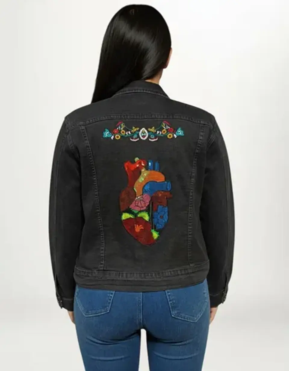 Chaqueta Mezclilla Curvi Negra Con Bordados Y Lentejuelas 1