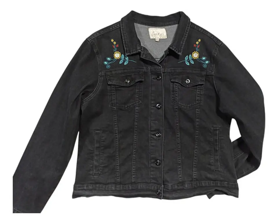 Chaqueta Mezclilla Curvi Negra Con Bordados Y Lentejuelas 5