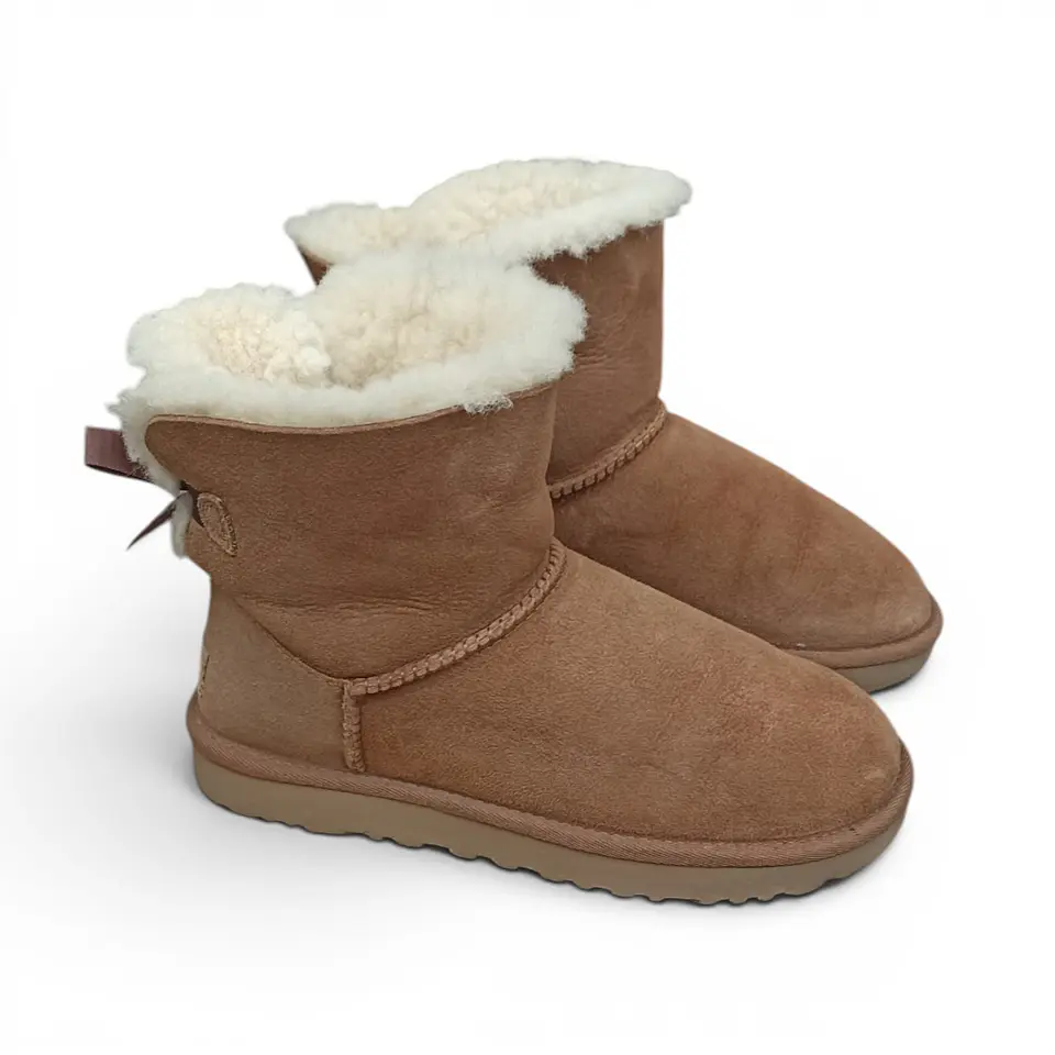 Bota UGG Modelo Mini Bailey Bow Sheepskin- Talla 37 1