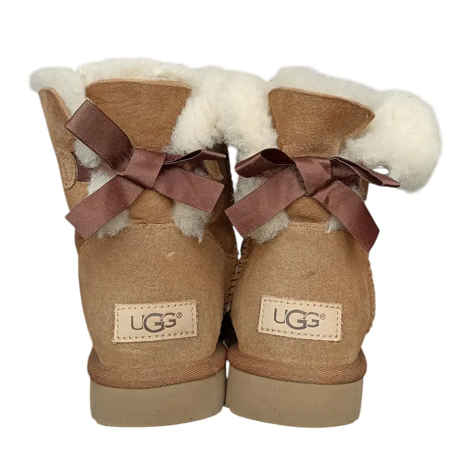 Bota UGG Modelo Mini Bailey Bow Sheepskin- Talla 37 6