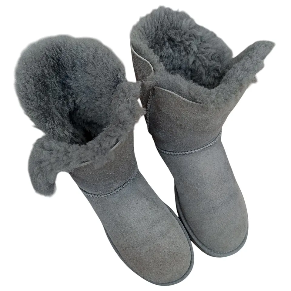 Bota UGG Bailey Button Gris Sheepskin - Talla 38 5