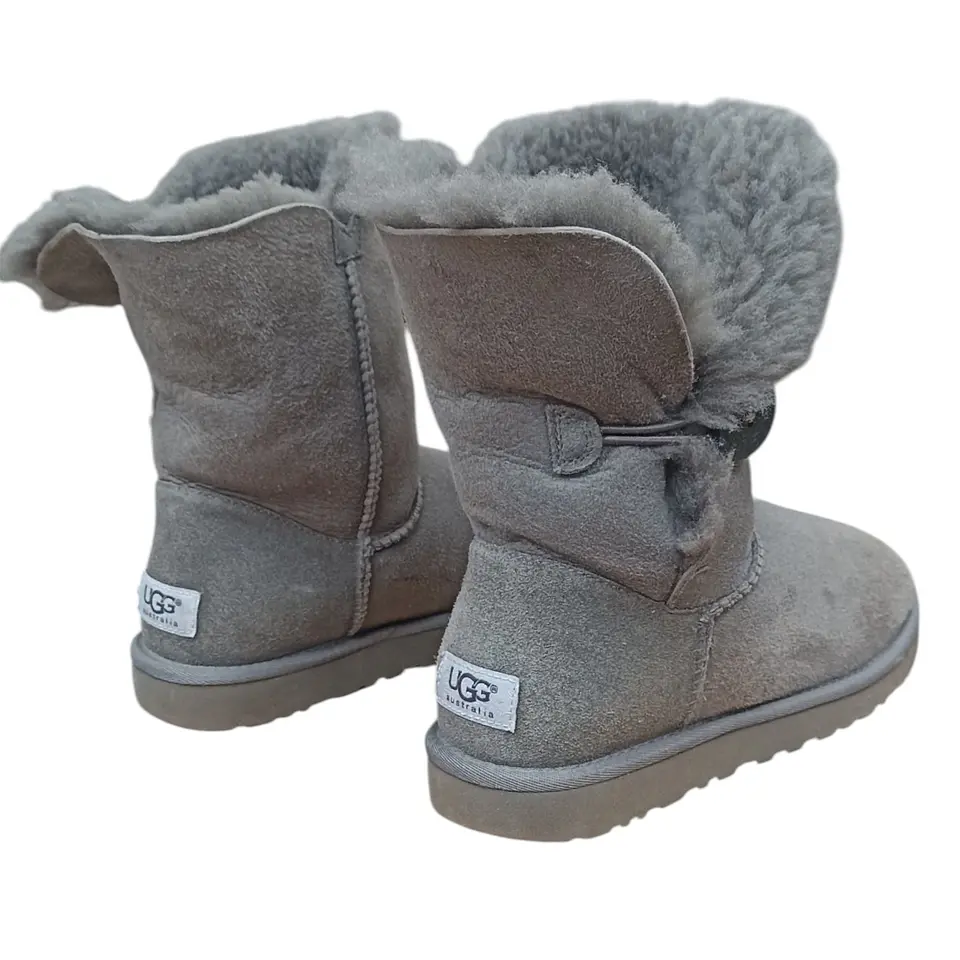 Bota UGG Bailey Button Gris Sheepskin - Talla 38 6