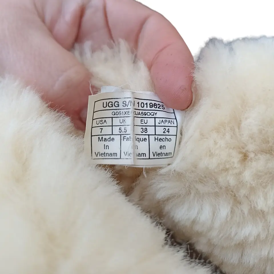 Bota UGG Arielle Sheepskin - Talla 37 9