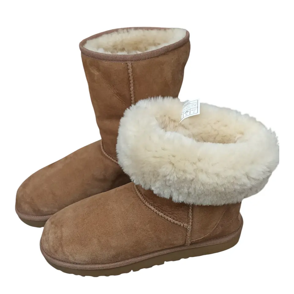 Bota Marca UGG Classic Short Sheepskin - Talla 40 5