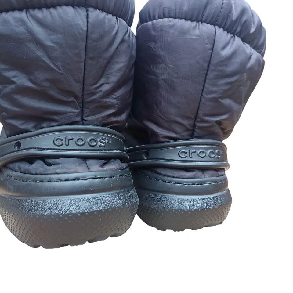 Botas Crocs Classic Lined Neo Puff Unisex - Talla 39 8