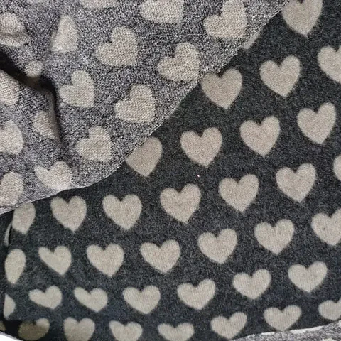 Tela Lanilla Estampada Diseño Corazones - Corte De 1 Metro