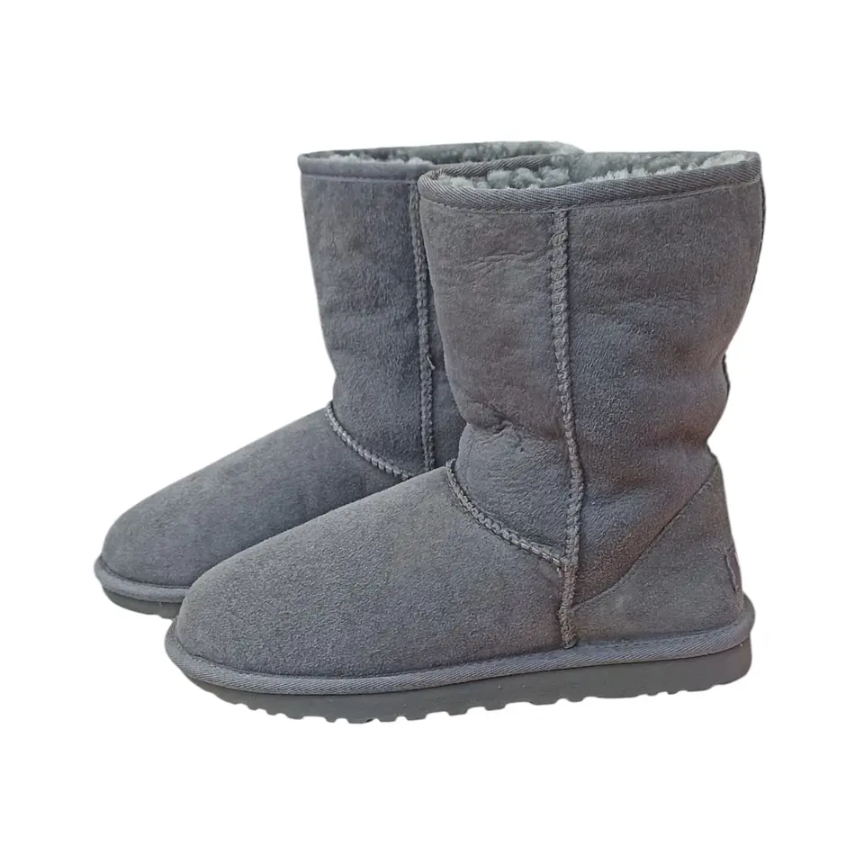 Bota Marca UGG Classic Short Gris - Talla 38 3