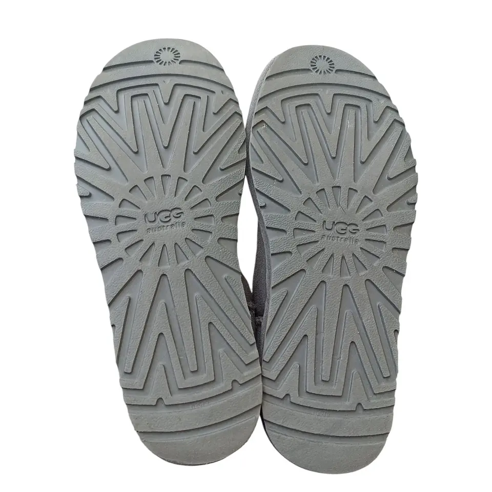 Bota Marca UGG Classic Short Gris - Talla 38 9