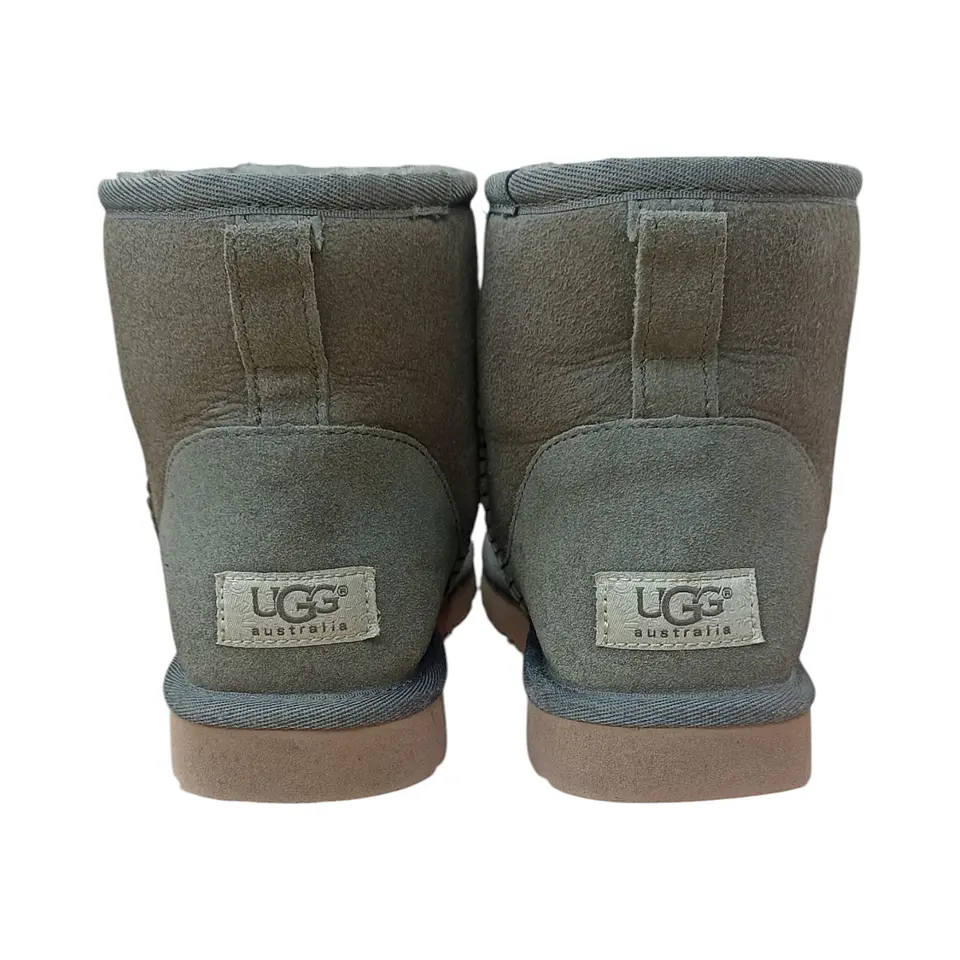 Bota UGG Classic Mini Gris Verdoso - Talla 38 5