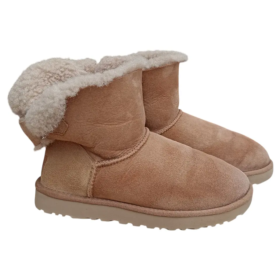 Bota UGG Modelo Naveah - Talla 39 4