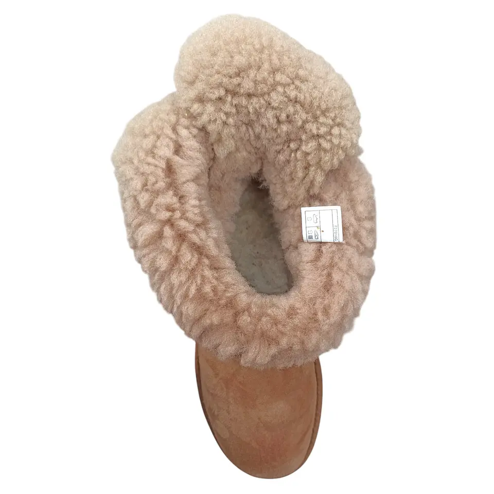 Bota UGG Modelo Naveah - Talla 39 8