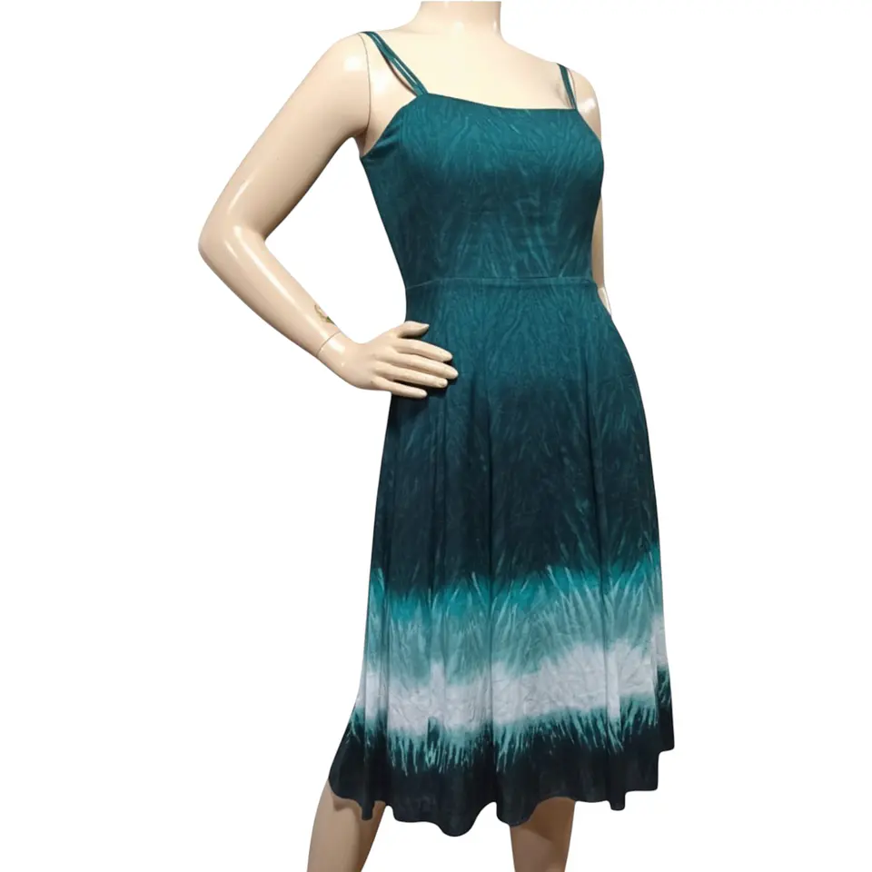 Elegante Vestido Solero Verde con Degradado Talla S/M 3