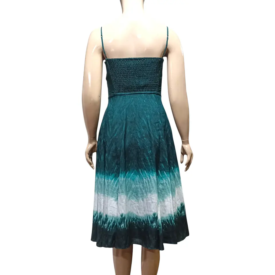 Elegante Vestido Solero Verde con Degradado Talla S/M 4