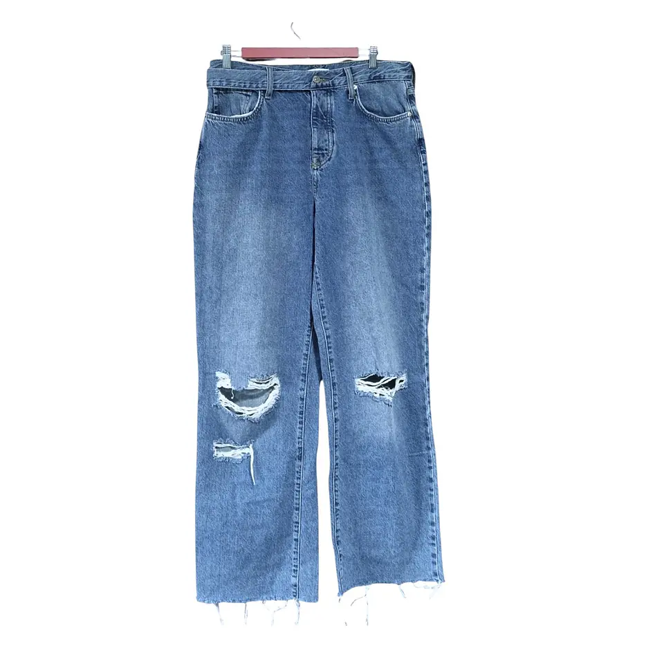 Jean Forever 21 Distroyer Recto De Cintura Alta  - Talla 42  2