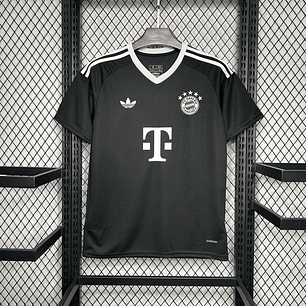 BAYERN DE MUNIQUE TRAINING KIT 24-25 PRETA