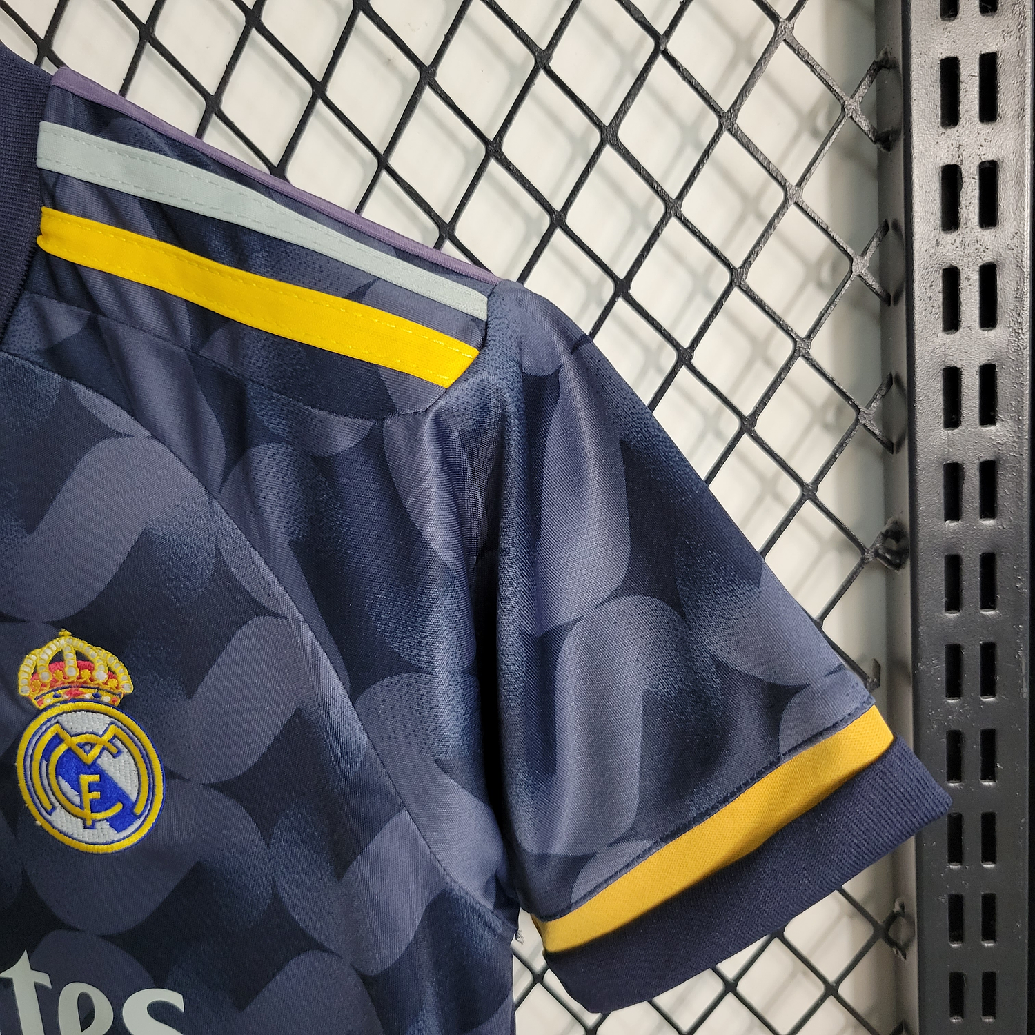 KIT CRIANÇA REAL MADRID AWAY 23-24 3