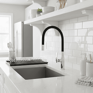 Griferia Lavaplatos Agua Fria Cuello Flexible Manguera Negra 