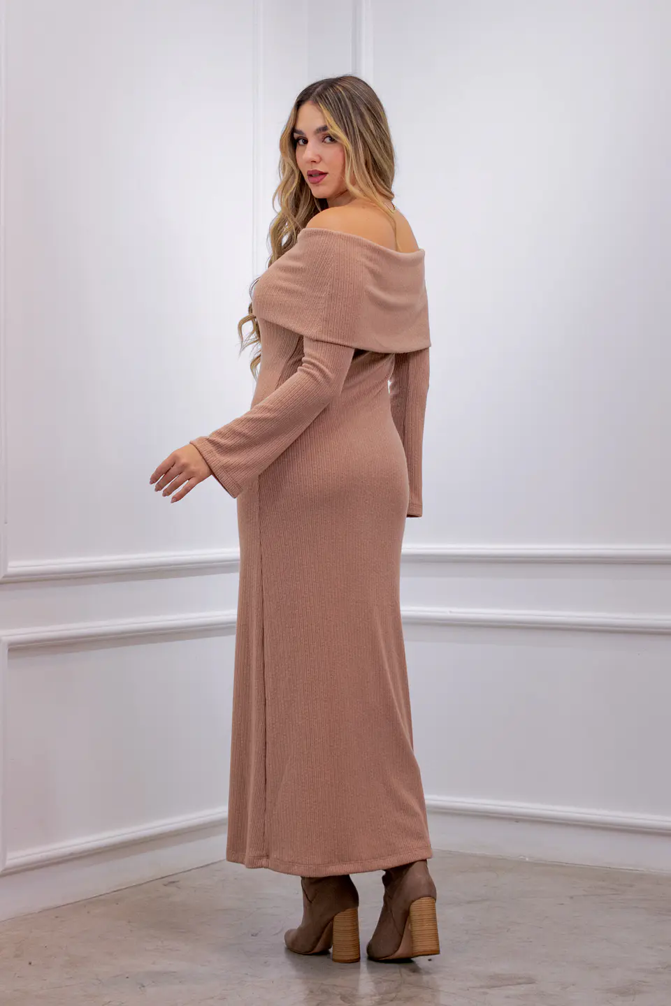 Vestido off shoulder Natali Beige 4