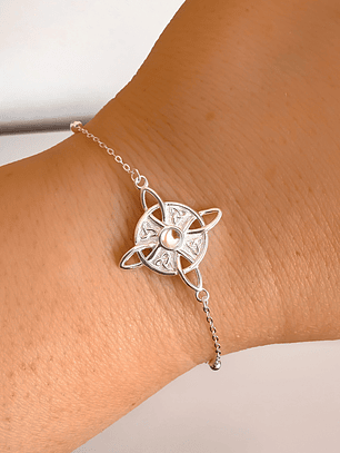 Pulsera Amuleto Nudo de Bruja con Piedra Luna y Triquetas