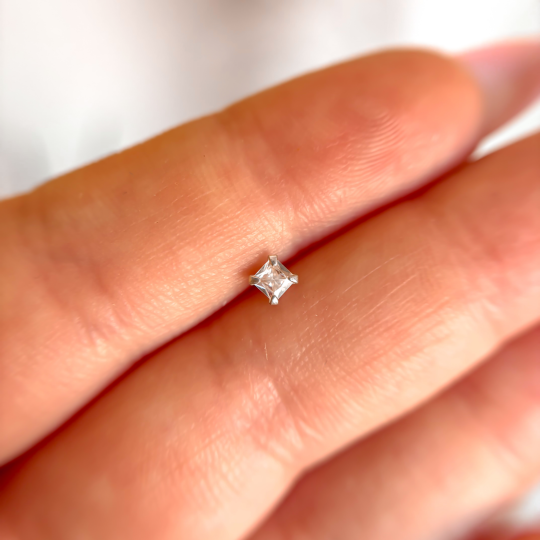 Aros Tornillo Solitario Rombo Circón 03 (UNIDAD) 1