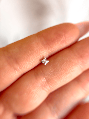 Aros Tornillo Solitario Rombo Circón 03 (UNIDAD)