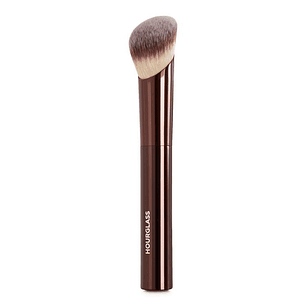 SOFT GLOW FOUNDATION BRUSH - HOURGLASS