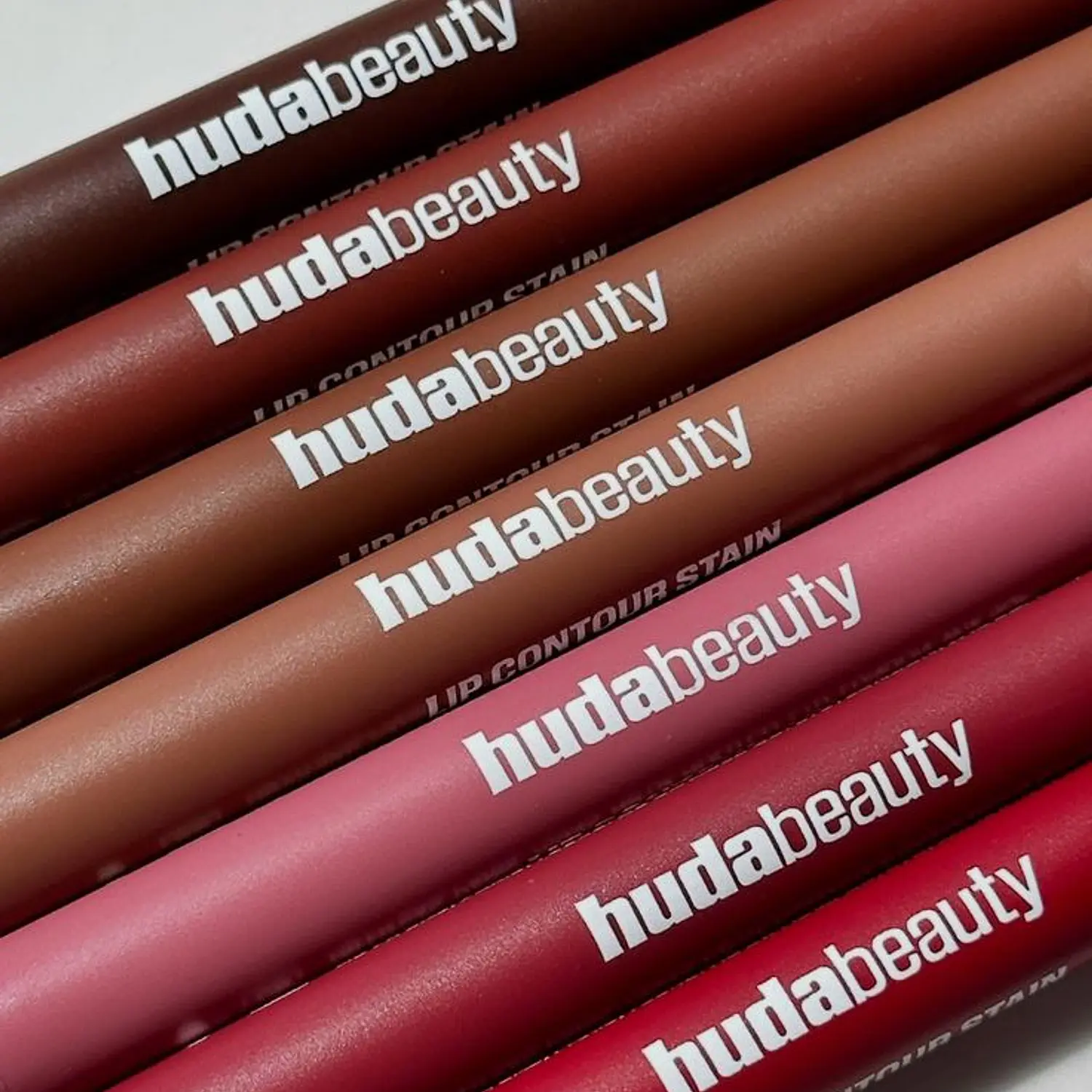 Lip Contour Stain- HUDA BEAUTY 3