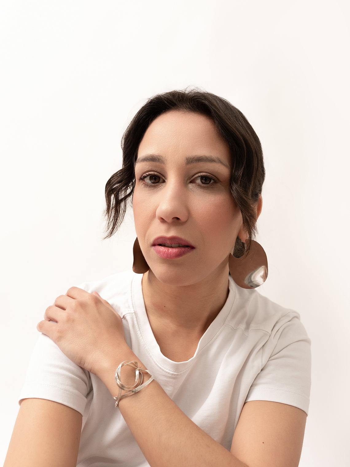 Brinco de argola fechado em prata Círculo Vivo 1