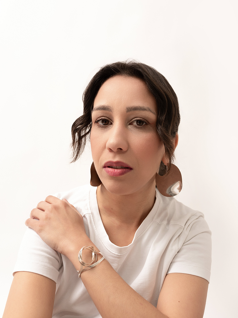 Brinco de argola fechado em prata Círculo Vivo 1