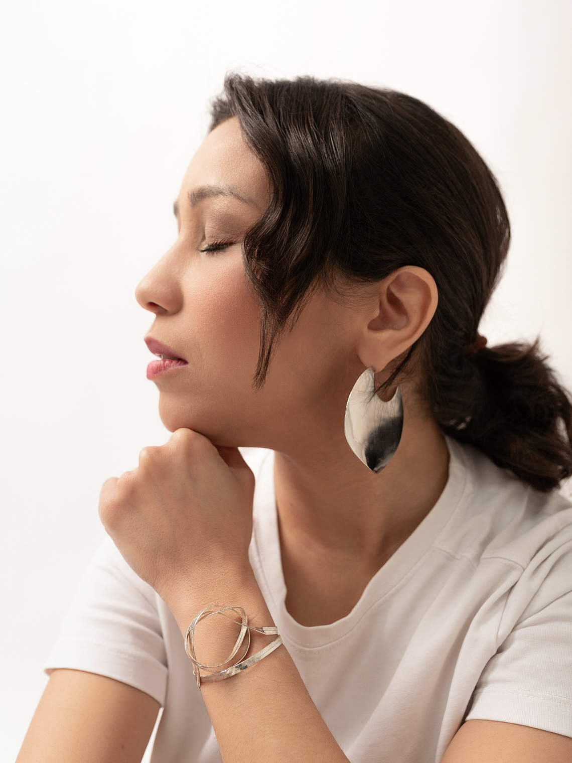 Brinco de argola fechado em prata Círculo Vivo 2