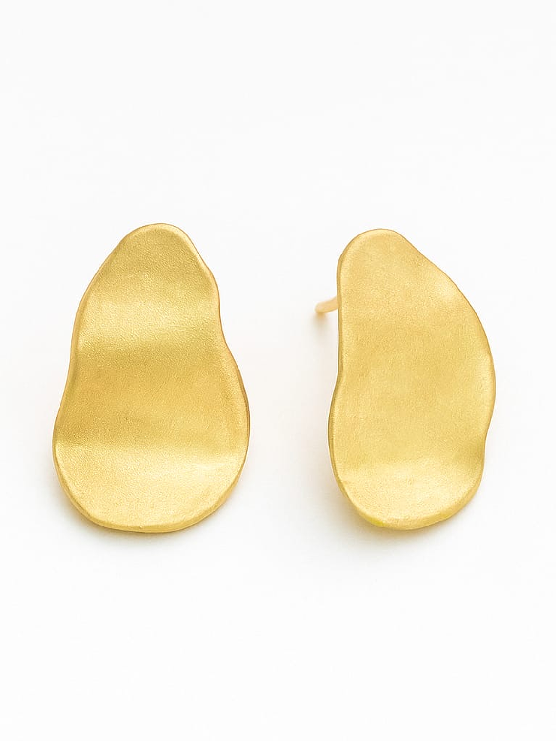 Brinco orgânico de prata com banho de ouro 18k 1